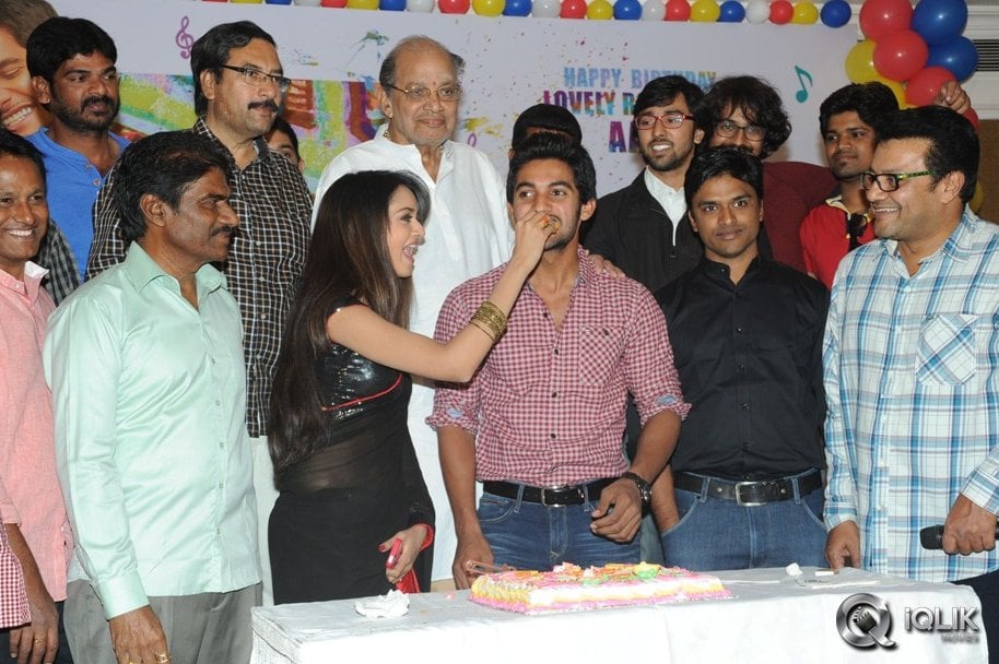 Aadi-Birthday-Celebrations-With-Pyaar-Mein-Padipoyane-Team